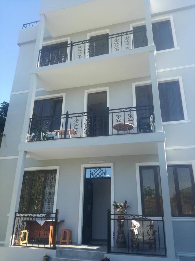 Guest House Irakli Makhinjauri Exterior photo